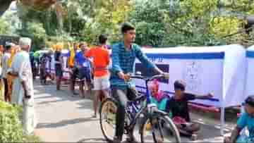 Medinipur: বন্দে ভারত এক্সপ্রেস কাঁধে নিয়েই শিবের মাথায় জল!