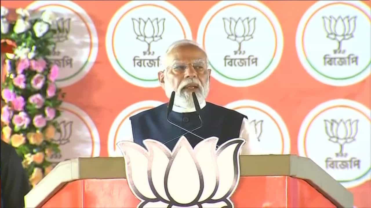 PM Narendra Modi: আদিবাসীদের ব্যবহার করছে তৃণমূল, আদিবাসী-দলিত তৃণমূলের দাস নয়: মোদী PM Narendra Modi: আদিবাসীদের ব্যবহার করছে তৃণমূল, আদিবাসী-দলিত তৃণমূলের দাস নয়: মোদী