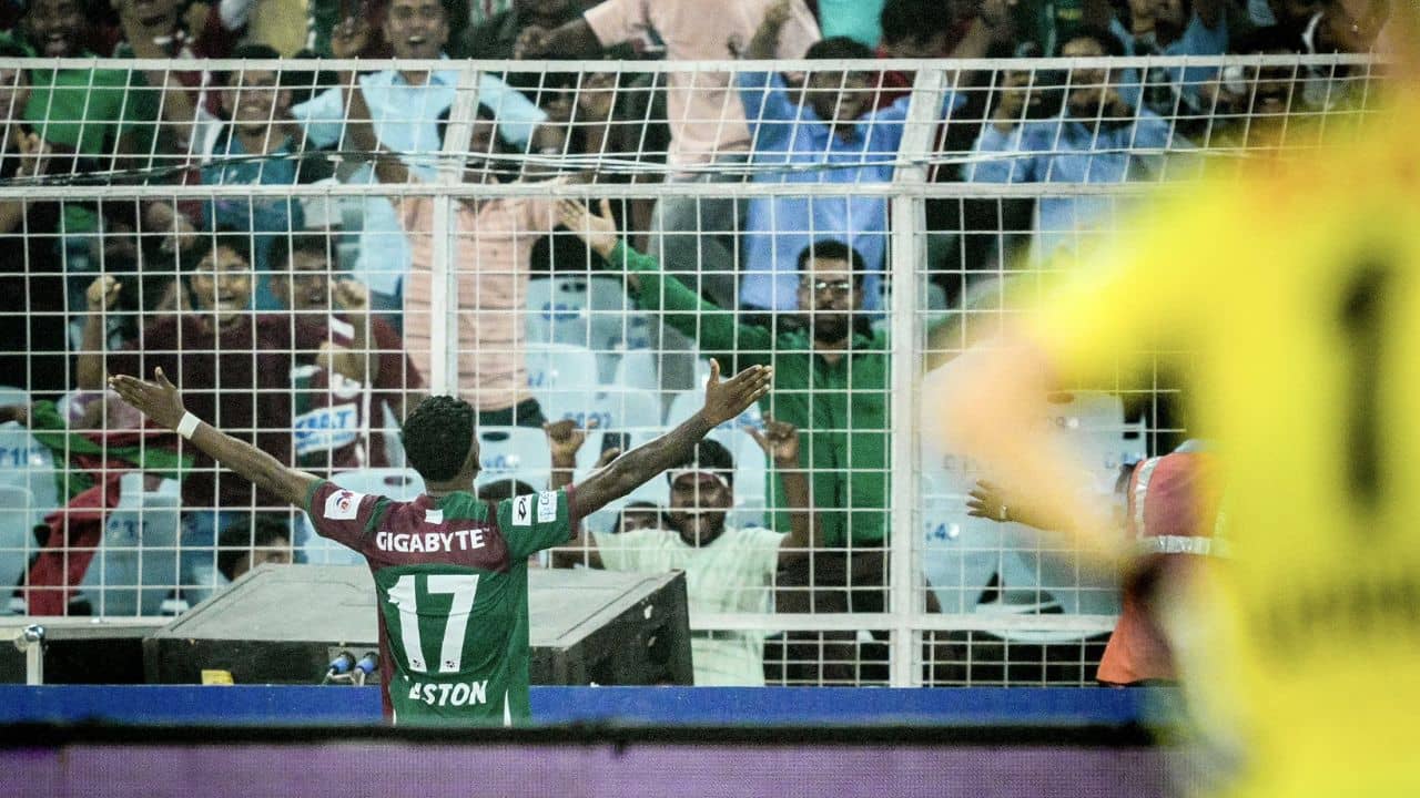 Mohun Bagan: ইতিহাস, আইএসএলে প্রথম বার মুম্বইকে হারিয়ে লিগ শিল্ড মোহনবাগানের