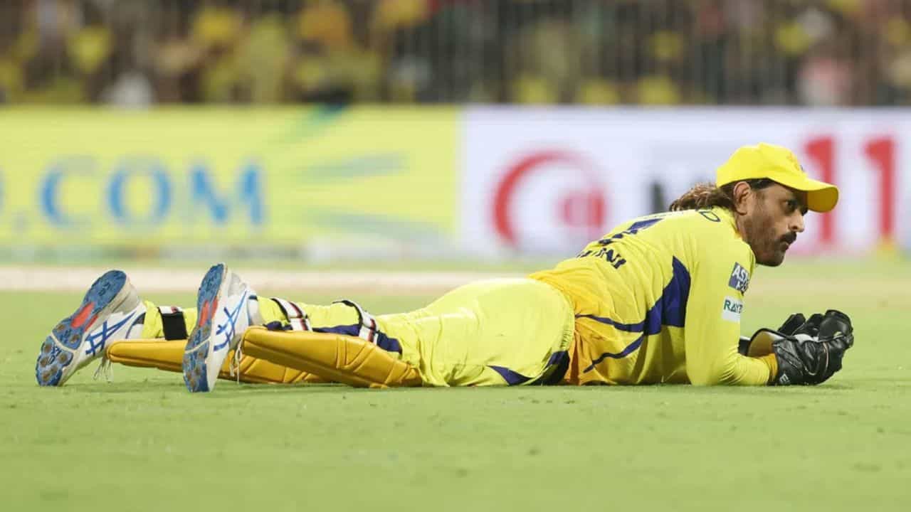 MS Dhoni: অবসর ভেঙে টি-টোয়েন্টি বিশ্বকাপে মহেন্দ্র সিং ধোনি! এও কি সম্ভব? MS Dhoni: অবসর ভেঙে টি-টোয়েন্টি বিশ্বকাপে মহেন্দ্র সিং ধোনি! এও কি সম্ভব?