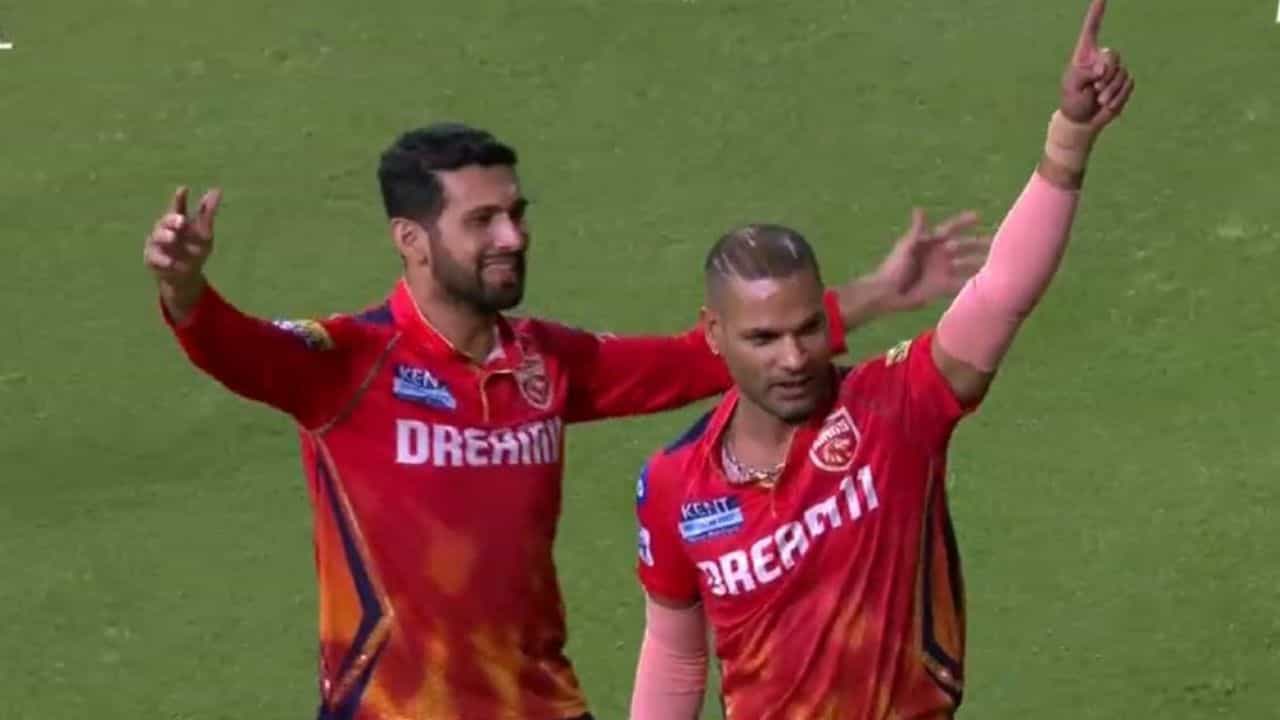 Shikhar Dhawan Catch ভিডিয়ো: প্রথম বলেই বড় ভুল, দুর্দান্ত ক্যাচে প্রায়শ্চিত্ত ধাওয়ানের! Shikhar Dhawan Catch ভিডিয়ো: প্রথম বলেই বড় ভুল, দুর্দান্ত ক্যাচে প্রায়শ্চিত্ত ধাওয়ানের!