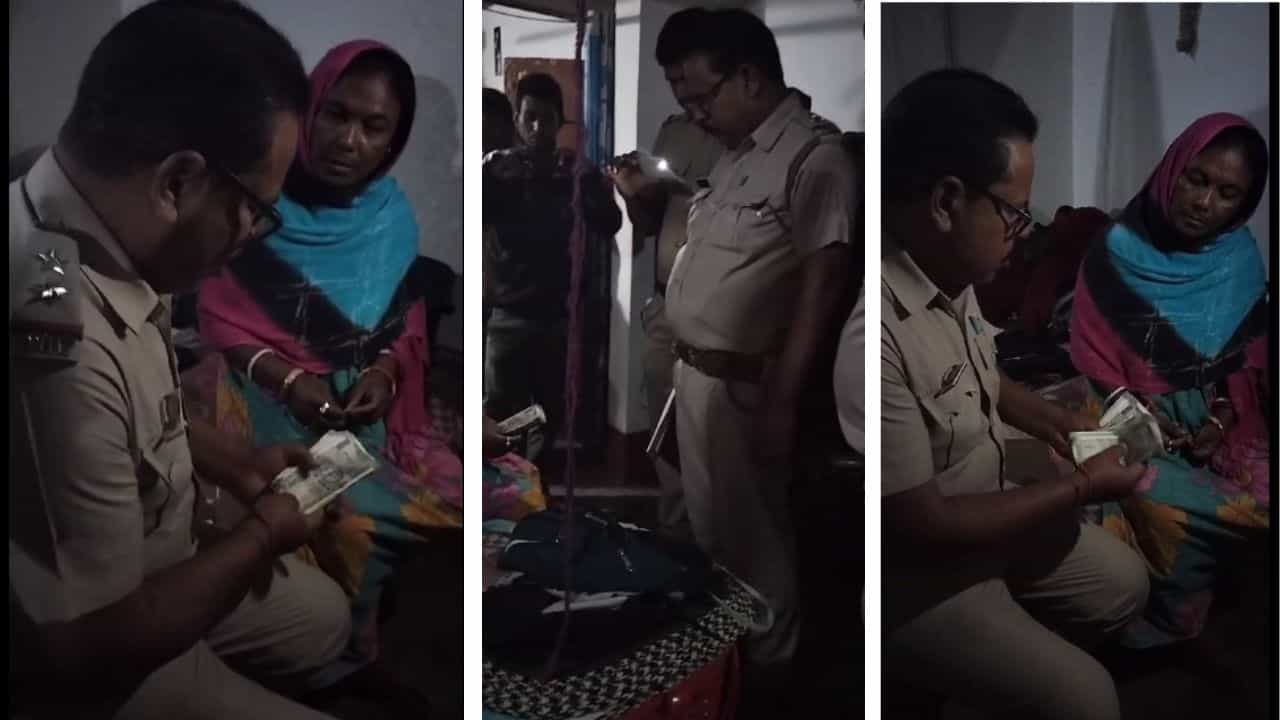 CPIM: বান্ডিলে মিলল গুচ্ছ-গুচ্ছ ৫০০ টাকার নোট, তৃণমূলের ঝান্ডা ধরাতেই এত টাকার টোপ? CPIM: বান্ডিলে মিলল গুচ্ছ-গুচ্ছ ৫০০ টাকার নোট, তৃণমূলের ঝান্ডা ধরাতেই এত টাকার টোপ?