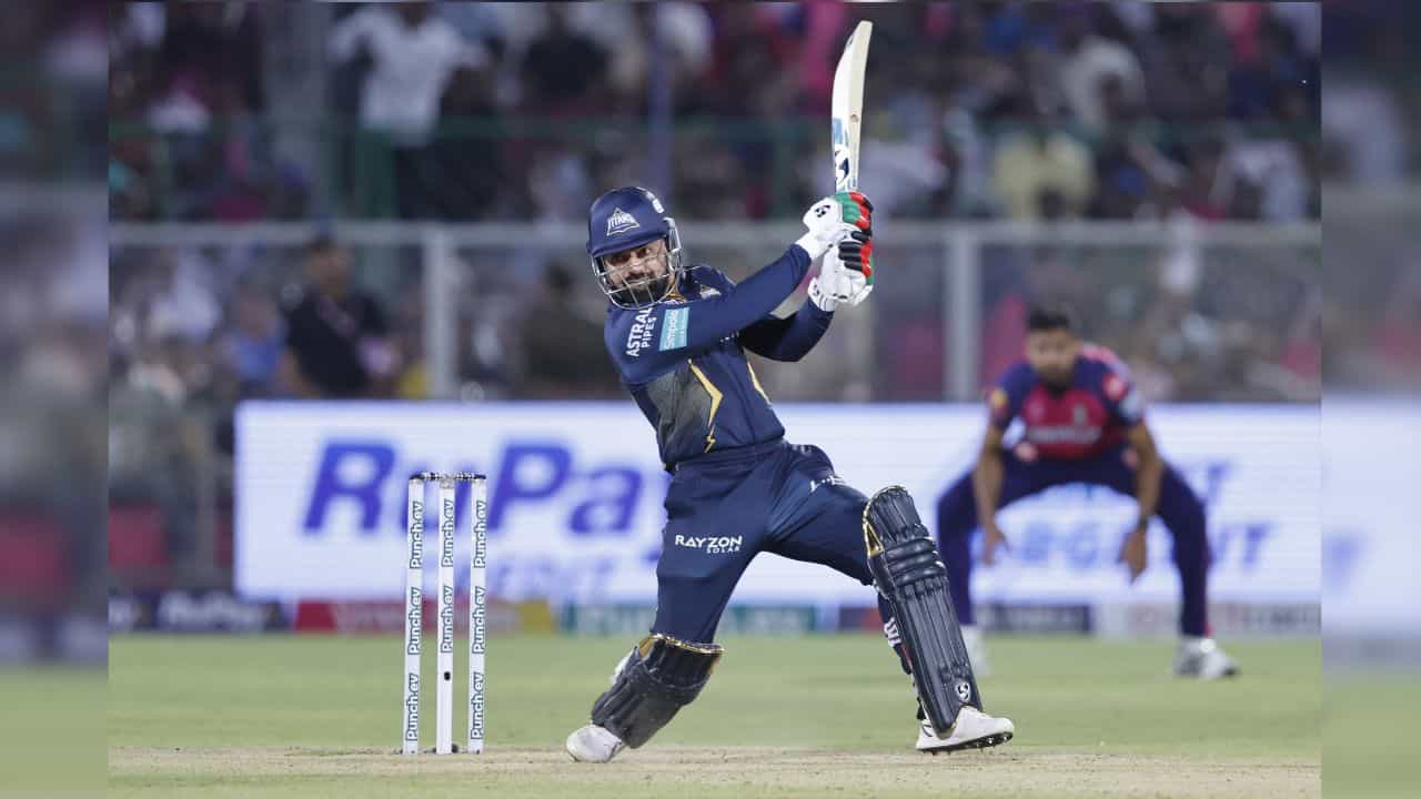RR vs GT IPL Match Result: রশিদ খানের অবিশ্বাস্য পারফরম্যান্সে রাজস্থান দুর্গ জয় টাইটান্সের RR vs GT IPL Match Result: রশিদ খানের অবিশ্বাস্য পারফরম্যান্সে রাজস্থান দুর্গ জয় টাইটান্সের