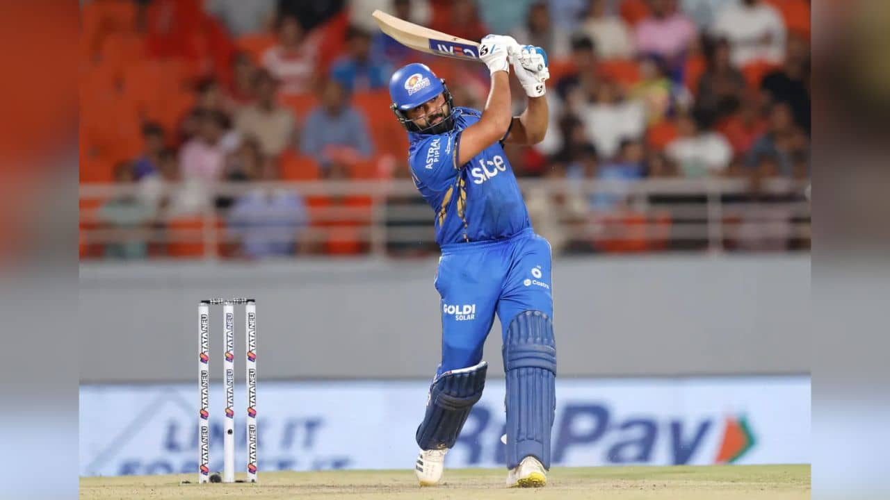 Rohit Sharma: রোহিত শর্মার মাইলস্টোন ম্যাচে ছয়ের রেকর্ড, হেলমেটে বলের ‘হিট’, তারপরই…