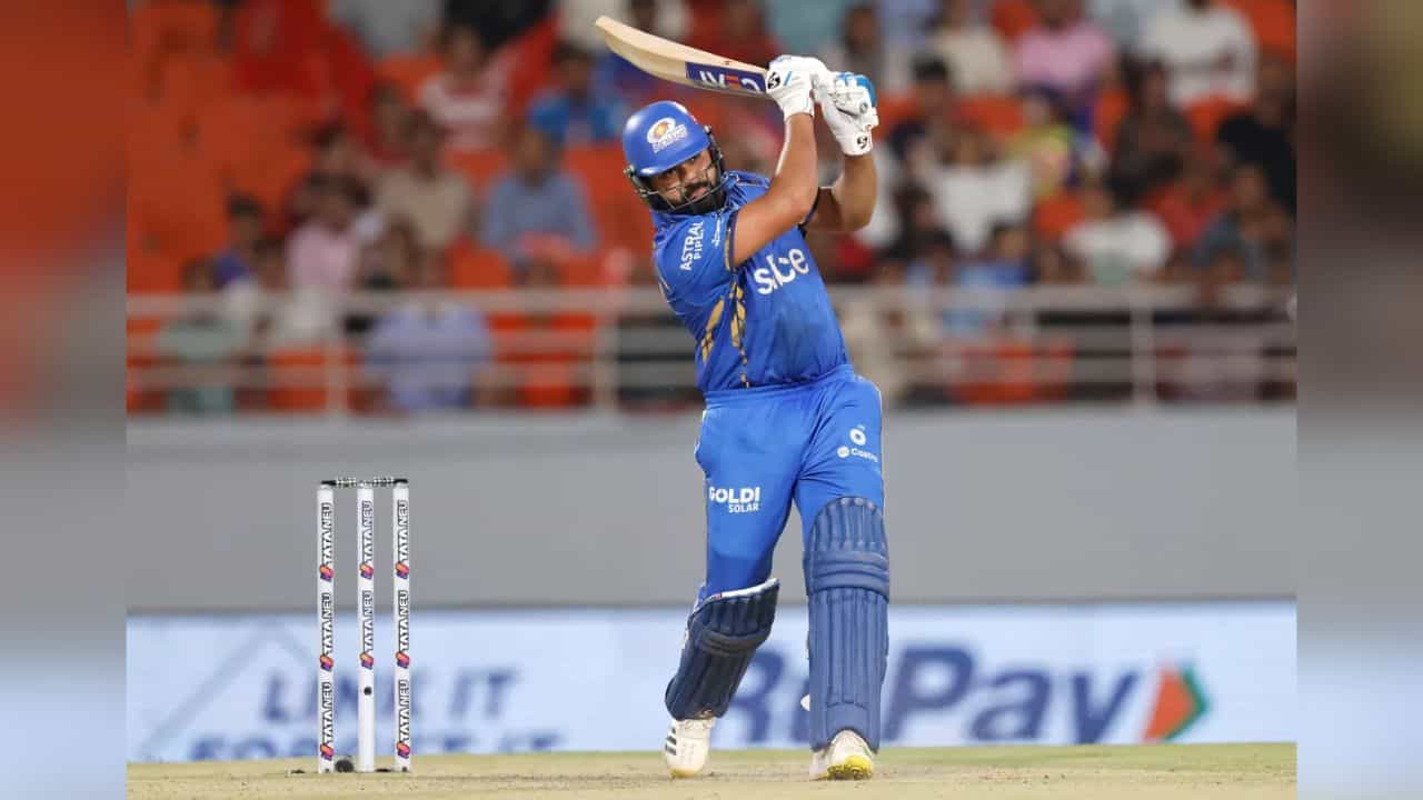 Rohit Sharma: রোহিত শর্মার মাইলস্টোন ম্যাচে ছয়ের রেকর্ড, হেলমেটে বলের ‘হিট’, তারপরই… Rohit Sharma: রোহিত শর্মার মাইলস্টোন ম্যাচে ছয়ের রেকর্ড, হেলমেটে বলের ‘হিট’, তারপরই…