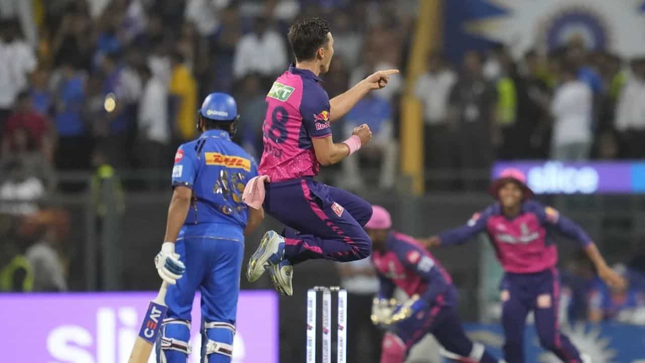 Rohit Sharma: বোল্ট বিদ্যুতে ওয়াংখেড়ে স্তব্ধ, রোহিত সহ তিন গোল্ডেন ডাক...! Rohit Sharma: বোল্ট বিদ্যুতে ওয়াংখেড়ে স্তব্ধ, রোহিত সহ তিন গোল্ডেন ডাক...!