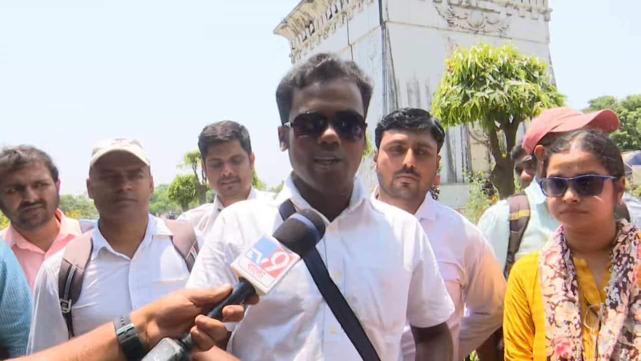 SSC: বাড়ির কাছে চাকরি করতে চাওয়াই কাল, ২০১১-র চাকরি ছেড়ে ২০১৬'য় ফের SSC দেন, এখন চাকরিহারা SSC: বাড়ির কাছে চাকরি করতে চাওয়াই কাল, ২০১১-র চাকরি ছেড়ে ২০১৬'য় ফের SSC দেন, এখন চাকরিহারা