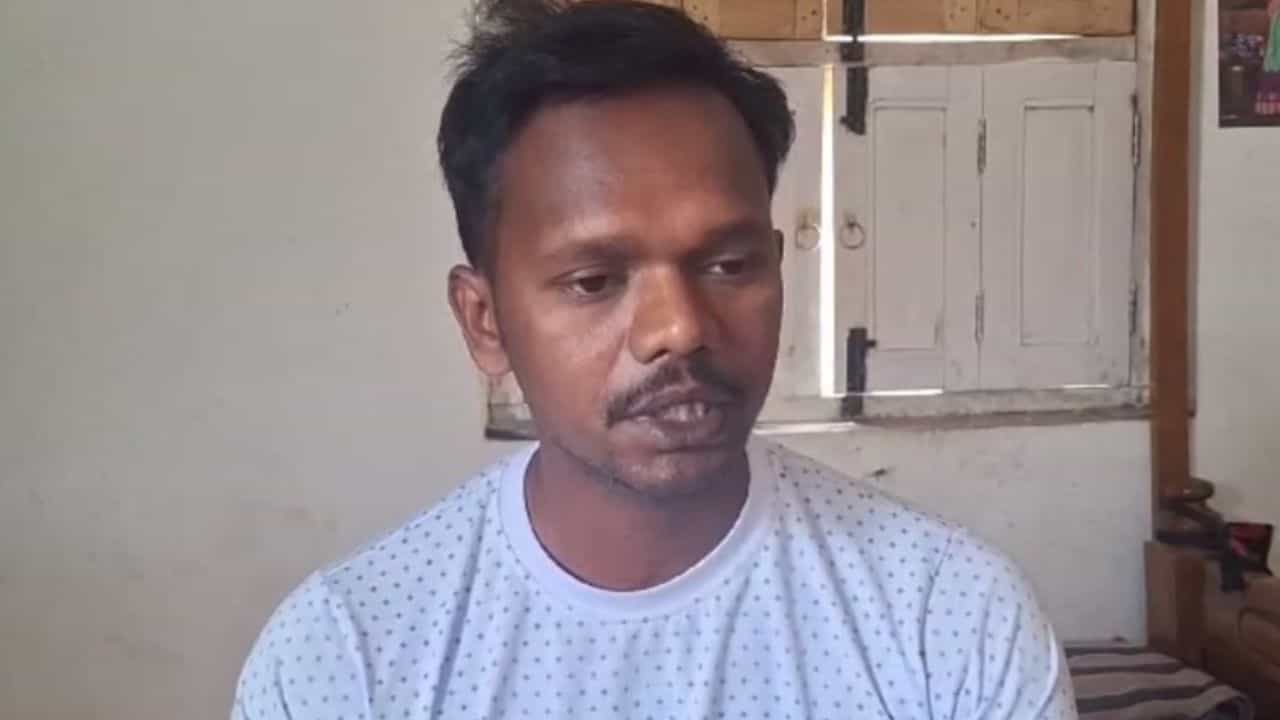 Bankura: চাকরিতে বহাল সোমা, 'আমার কী দোষ?' বলছেন আর এক ক্যানসার আক্রান্ত বিধান Bankura: চাকরিতে বহাল সোমা, 'আমার কী দোষ?' বলছেন আর এক ক্যানসার আক্রান্ত বিধান