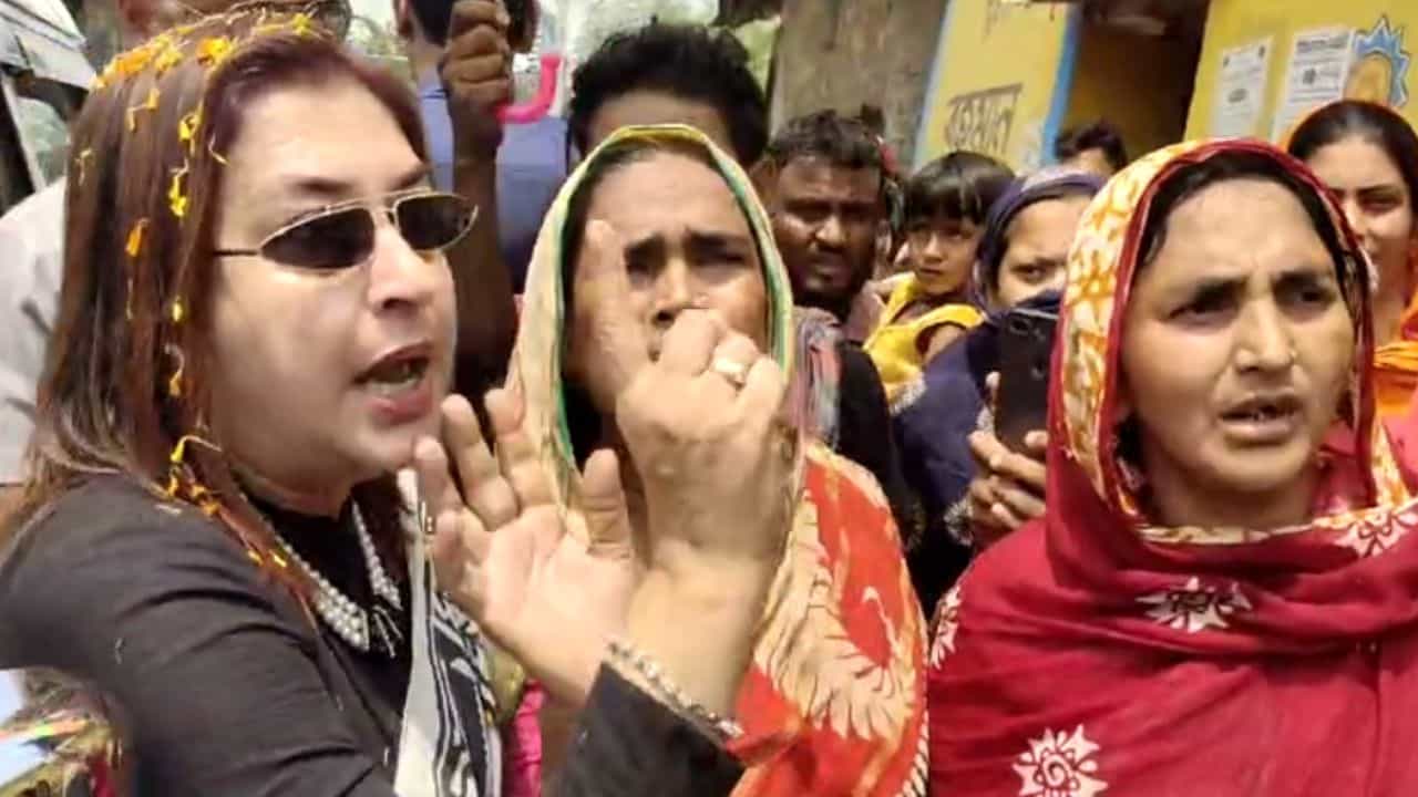 Satabdi Roy: 'ফালতু কথা বলবেন না...আপনাকে বলতে হবে ওরা আবেদন করেছে, বিক্ষোভ দেখায়নি',সংবাদিকদের উপর বেজায় চটলেন শতাব্দী Satabdi Roy: 'ফালতু কথা বলবেন না...আপনাকে বলতে হবে ওরা আবেদন করেছে, বিক্ষোভ দেখায়নি',সংবাদিকদের উপর বেজায় চটলেন শতাব্দী
