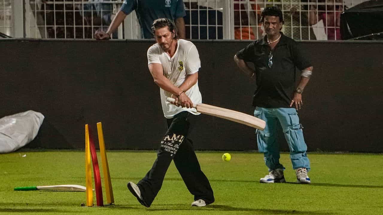 IPL 2024: ইডেনে চলল আব্রামের 'প্র্যাক্টিক্যাল' ক্লাস, ছেলেকে ক্রিকেটার বানাবেন শাহরুখ খান? IPL 2024: ইডেনে চলল আব্রামের 'প্র্যাক্টিক্যাল' ক্লাস, ছেলেকে ক্রিকেটার বানাবেন শাহরুখ খান?