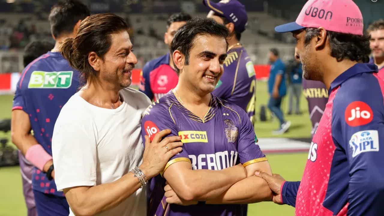 Gautam Gambhir: গম্ভীর ভেঙে পড়ো না... টিমকে তাতাতে ড্রেসিংরুমে চক দে ডায়ালগ শাহরুখের Gautam Gambhir: গম্ভীর ভেঙে পড়ো না... টিমকে তাতাতে ড্রেসিংরুমে চক দে ডায়ালগ শাহরুখের