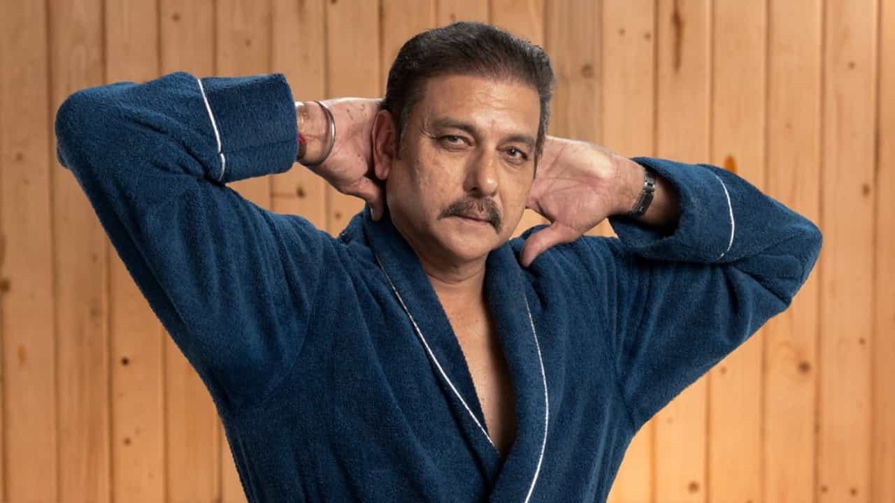 Ravi Shastri: 'আমি হটি, আমি নটি...', বাথটবে কার সঙ্গে ষাটোর্ধ্ব রবি শাস্ত্রী? Ravi Shastri: 'আমি হটি, আমি নটি...', বাথটবে কার সঙ্গে ষাটোর্ধ্ব রবি শাস্ত্রী?