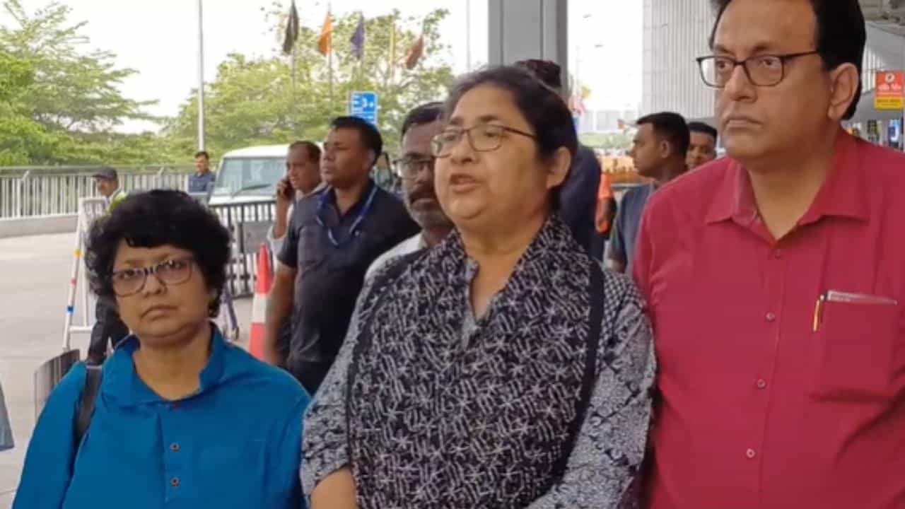 Bhupatinagar Blast: ভূপতিনগরের জল গড়াল দিল্লিতে, NIA-এর বিরুদ্ধে কমিশনে নালিশ তৃণমূলের Bhupatinagar Blast: ভূপতিনগরের জল গড়াল দিল্লিতে, NIA-এর বিরুদ্ধে কমিশনে নালিশ তৃণমূলের