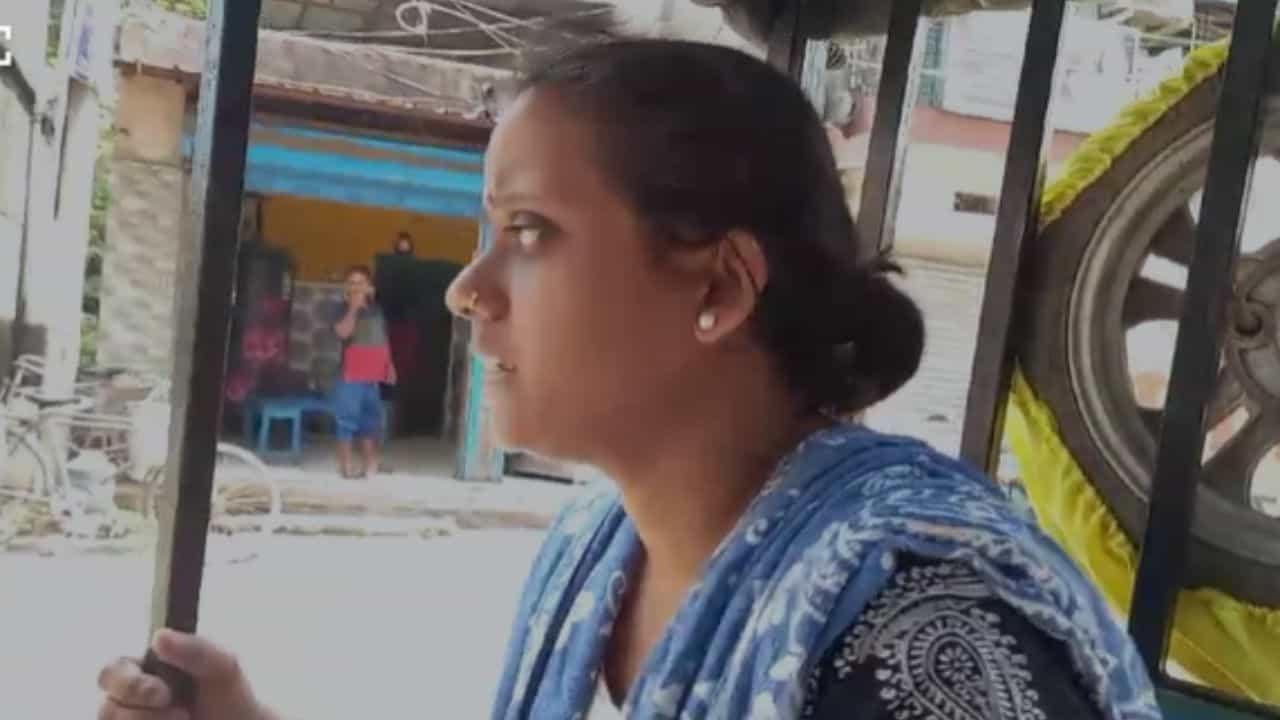 Hooghly: শ্বশুরকে 'খুন' করে শ্যালিকাকে কোপ! তারকেশ্বরে গ্রেফতার জামাই Hooghly: শ্বশুরকে 'খুন' করে শ্যালিকাকে কোপ! তারকেশ্বরে গ্রেফতার জামাই