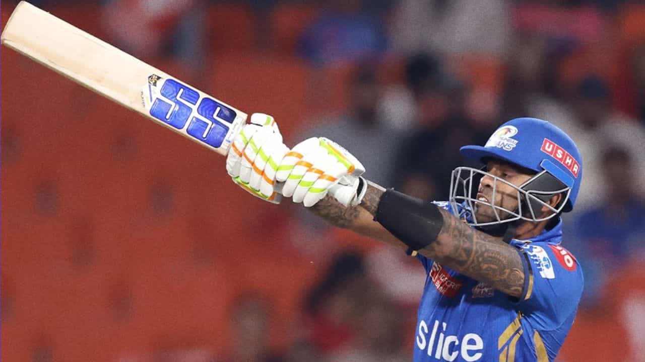 MI, IPL 2024: স্কাইকে সাহায্য করতে গিয়ে বড় শাস্তি MI কোচ ও তারকা ক্রিকেটারের MI, IPL 2024: স্কাইকে সাহায্য করতে গিয়ে বড় শাস্তি MI কোচ ও তারকা ক্রিকেটারের