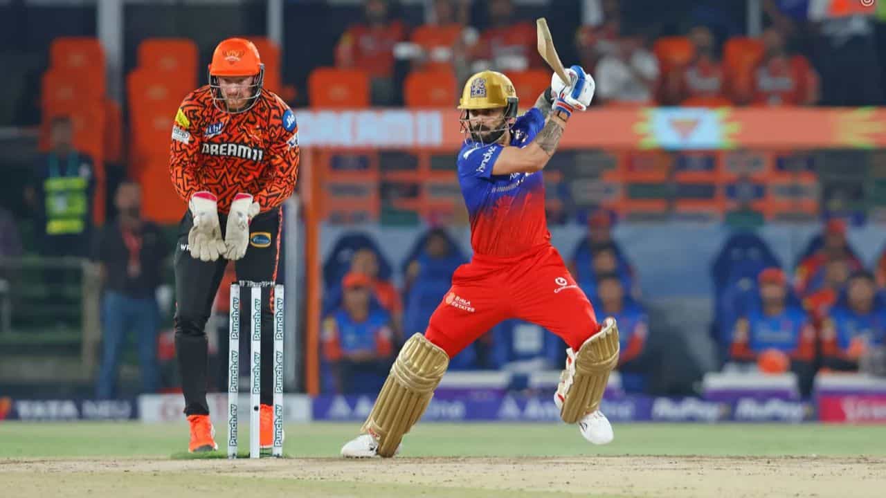 Virat Kohli: লজ্জার নজির এড়াল আরসিবি, IPL এ বড় রেকর্ড গড়লেন বিরাট কোহলি Virat Kohli: লজ্জার নজির এড়াল আরসিবি, IPL এ বড় রেকর্ড গড়লেন বিরাট কোহলি