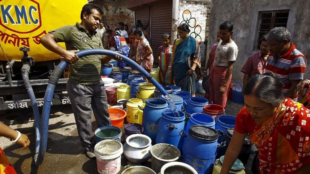 Water Crisis: মাটির নিচে জলের ভাণ্ডারে টান, চিন্তা বাড়াচ্ছে বাংলার ‘জলছবি’