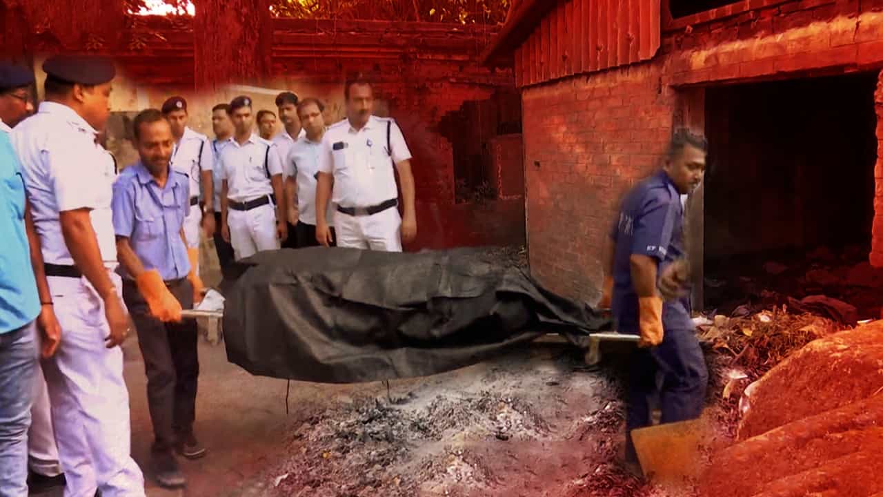 Watgunge Woman body Recover: ওয়াটগঞ্জে দেহ উদ্ধারের ঘটনায় পুলিশ জানতে পারল আরও একটি তথ্য, কাটা মাথা, হাতের পর মহিলার বাকি শরীরের অংশ খুঁজছে হোমিসাইড Watgunge Woman body Recover: ওয়াটগঞ্জে দেহ উদ্ধারের ঘটনায় পুলিশ জানতে পারল আরও একটি তথ্য, কাটা মাথা, হাতের পর মহিলার বাকি শরীরের অংশ খুঁজছে হোমিসাইড