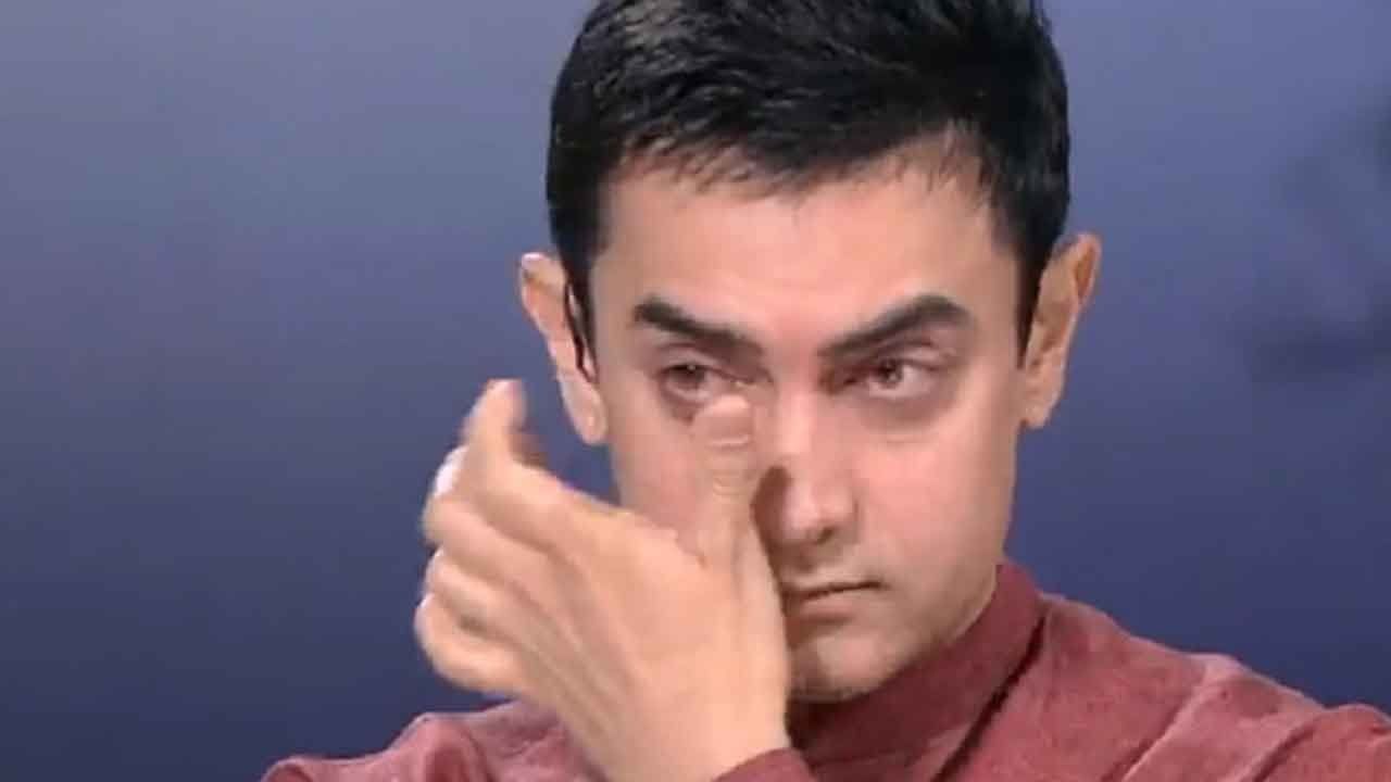 আট বছরেও তৈরি হল না ছবি, দেনায় ডুব, মাথায় বাজ পড়ে আমিরের আট বছরেও তৈরি হল না ছবি, দেনায় ডুব, মাথায় বাজ পড়ে আমিরের