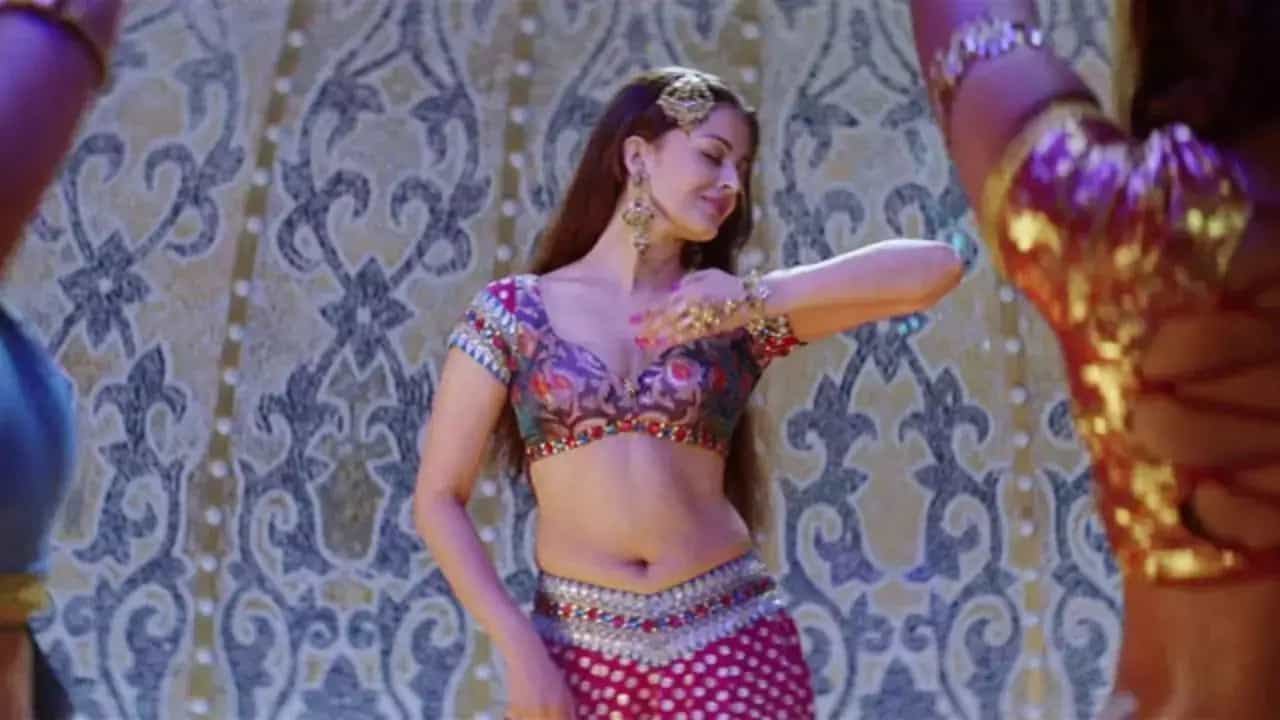 বচ্চন পরিবার থেকে বঞ্চিত হলেও কোটি টাকা কামাই ঐশ্বর্যর, সম্পত্তি কত? বচ্চন পরিবার থেকে বঞ্চিত হলেও কোটি টাকা কামাই ঐশ্বর্যর, সম্পত্তি কত?
