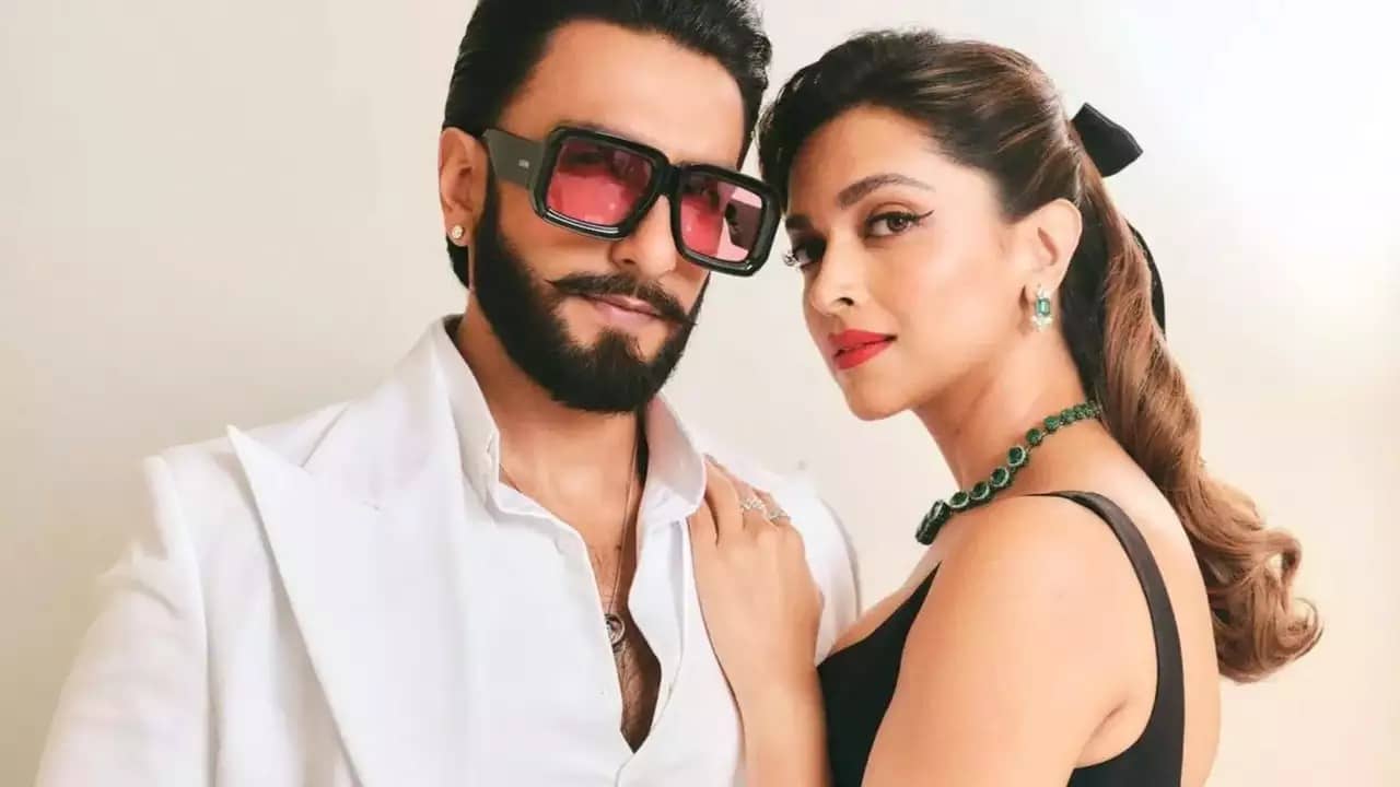 অন্তঃসত্ত্বা স্ত্রীকে ফেলে অন্য নায়িকার সঙ্গে কোথায় হারালেন রণবীর, প্রকাশ্যে ছবি