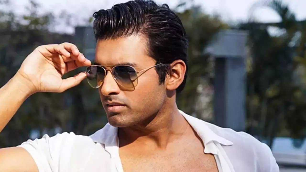 প্রেমে নাজেহাল! মেয়েদের মন বুঝতে পারছেন না? অঙ্কুশের এই টিপসেই বাজিমাত