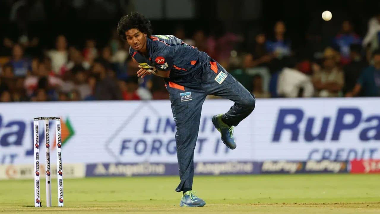 M Siddharth: ইন্দোনেশিয়ায় কেটেছে ছেলেবেলা, বিরাট কোহলিকে আউট করা সিদ্ধার্থ সম্পর্কে এই তথ্যগুলো জানেন?