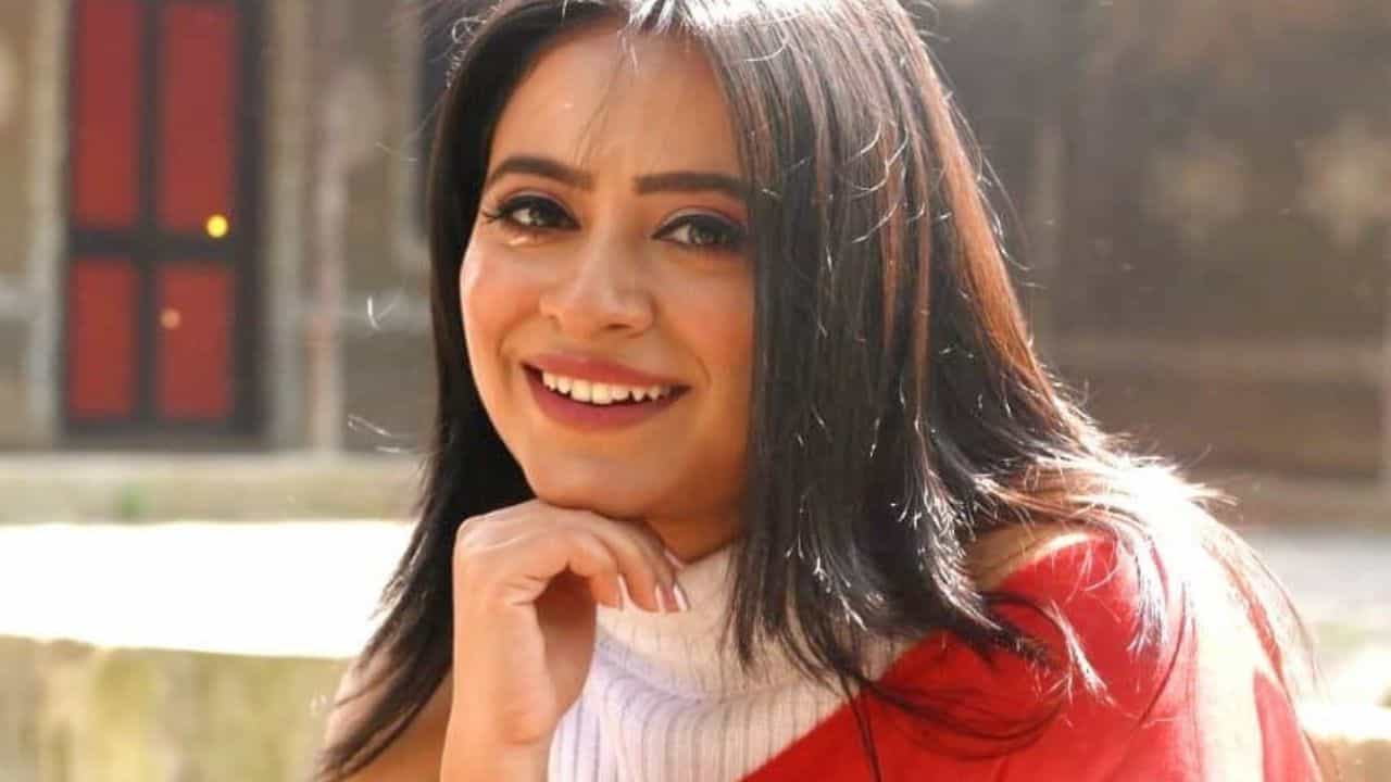'মিষ্টি বাপি' জোটালে আমার মা মেনে নেবেন না: আয়েশা 'মিষ্টি বাপি' জোটালে আমার মা মেনে নেবেন না: আয়েশা