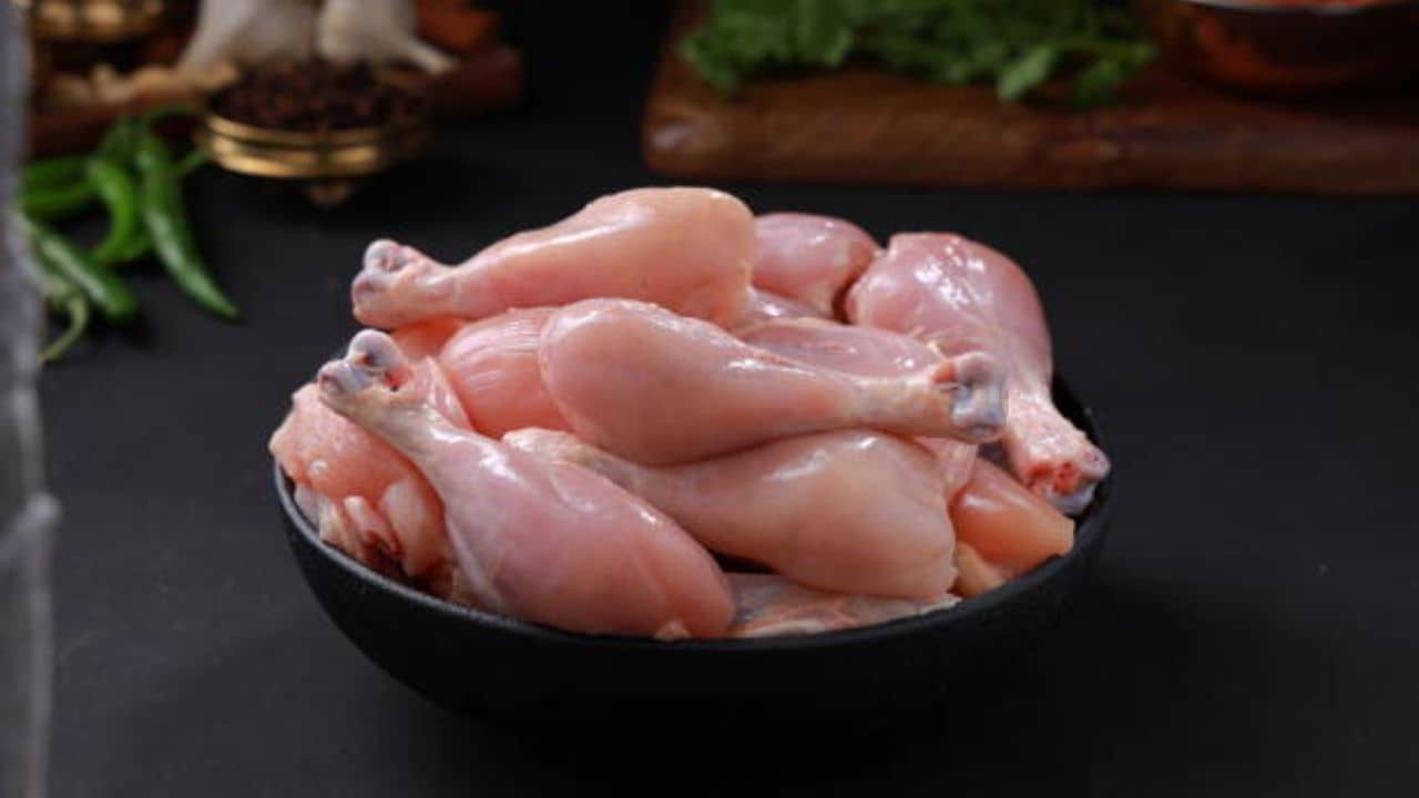 Fresh Chicken: এই গরমে কেটে রাখা চিকেন টাটকা আছে কি না বুঝবেন কীভাবে?