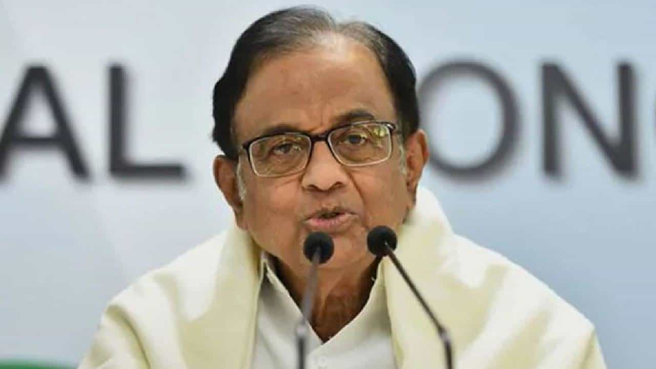 P Chidambaram: বিজয়নের কটাক্ষ, সিএএ ইস্যুতে এবার জবাব চিদম্বরমের P Chidambaram: বিজয়নের কটাক্ষ, সিএএ ইস্যুতে এবার জবাব চিদম্বরমের