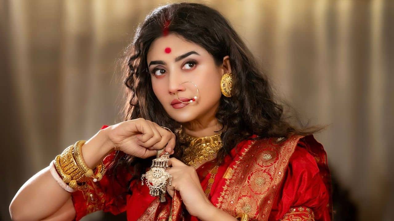 দেবলীনার চরম ক্ষতি, আংটি কিনতে গিয়ে হবু বরের কার্ডে টাকা নেই! ক্ষমা করেননি অভিনেত্রী