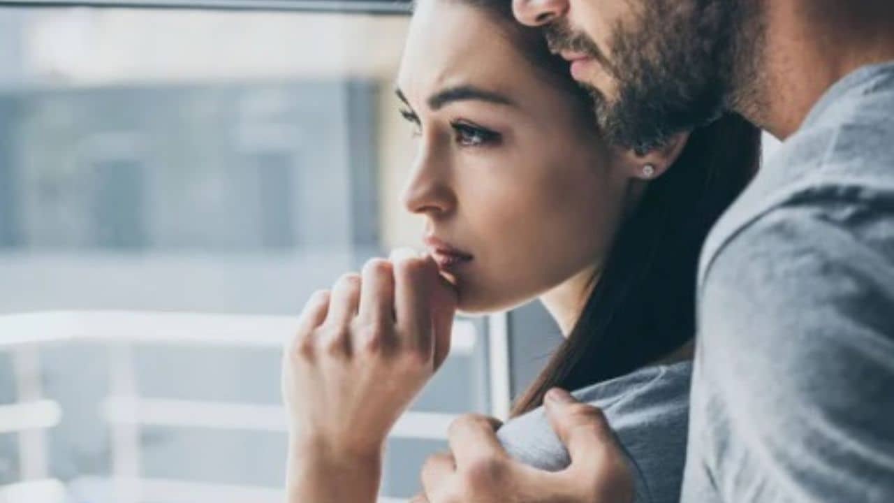 Cheating Partner: সঙ্গীর ঠকানো ধরতেই পারছেন না, তাঁর মুখোশ টেনে খুলুন এই ৫ উপায়ে