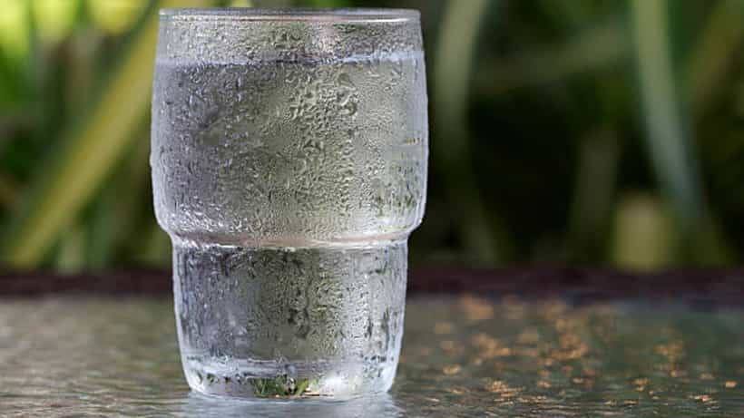 Health Tips: রোদ থেকে বাড়ি ফিরেই ঢক ঢক করে ফ্রিজের জল খাচ্ছেন, নিজের কী বিপদ ডেকে আনছেন জানেন?