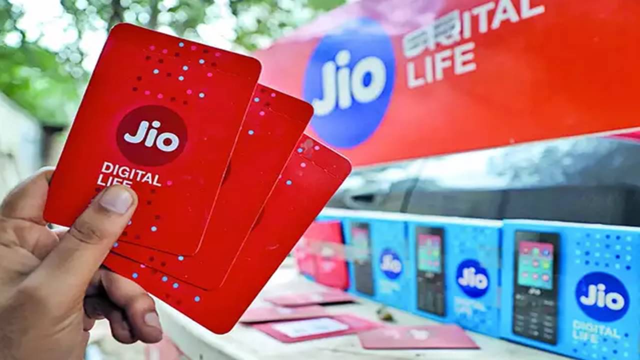 আইপিএলের মাঝেই সস্তার প্ল্যান নিয়ে হাজির Jio, 56 দিন আনলিমিটেড কল আর ডেটা