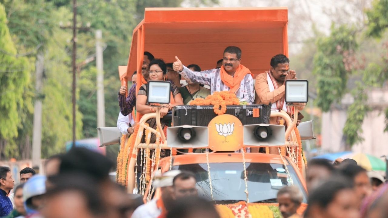 Dharmendra Pradhan: ধর্মেন্দ্র প্রধানের রোড শো-তে বিপুল ভিড়, উঠল 'মোদী মোদী' স্লোগান