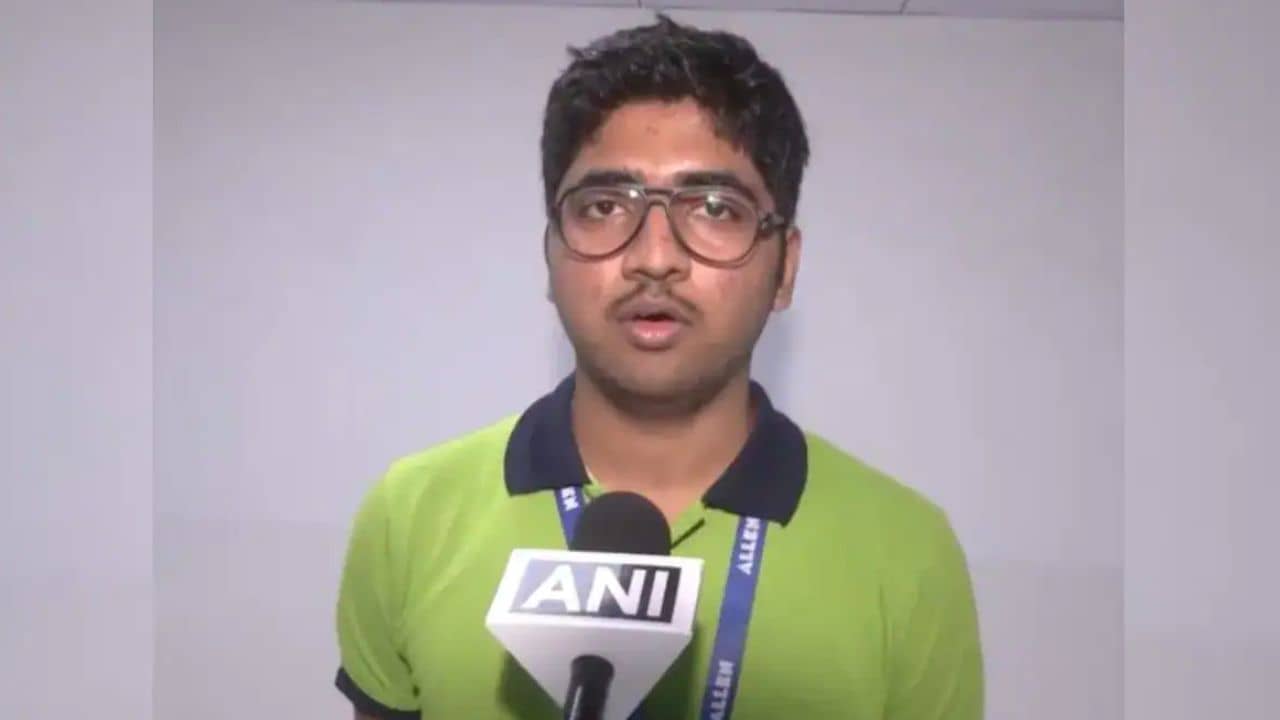 All India JEE Result: কৃষক পরিবারের ছেলে নীলকৃষ্ণ দেশের মধ্য়ে প্রথম, ভোর ৪টেয় উঠে কী ছিল তাঁর রুটিন