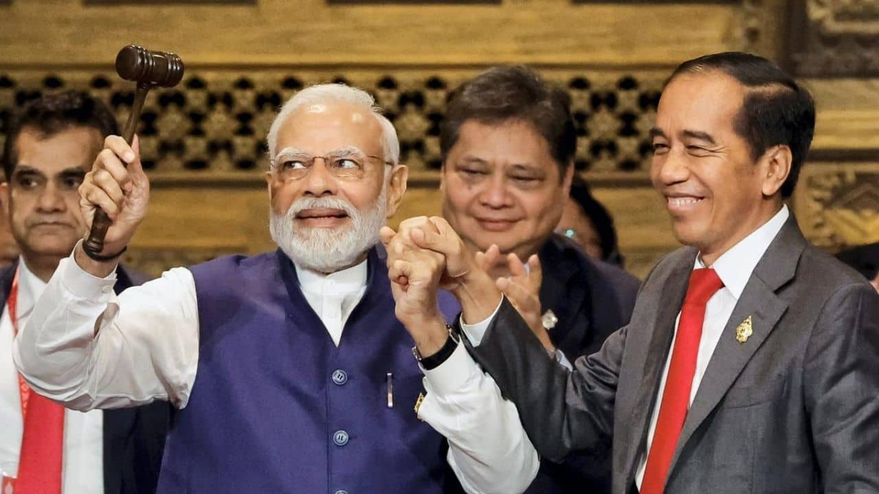 Narendra Modi: প্রোটোকল ভেঙে সে দিন এগিয়ে গিয়েছিলেন মোদী... তারপরই খুলে যায় বিদেশনীতির দরজা