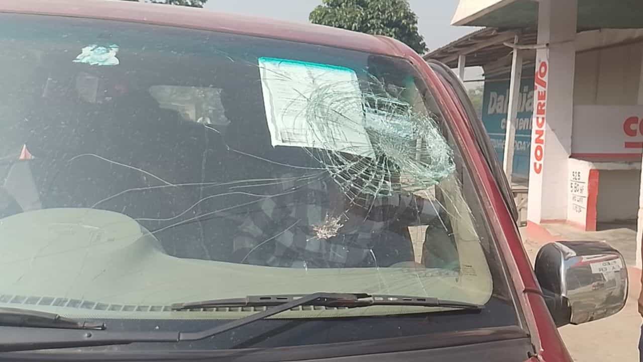 Clash at Coochbehar: ভাঙা হল তৃণমূল নেতার গাড়ি! প্রচারের শেষ দিনে ভেটাগুড়িতে প্রবল উত্তেজনা Clash at Coochbehar: ভাঙা হল তৃণমূল নেতার গাড়ি! প্রচারের শেষ দিনে ভেটাগুড়িতে প্রবল উত্তেজনা