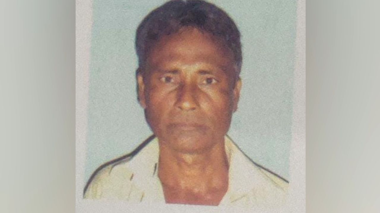 Malda farmer death: 'ওই জয়দেবের তন্ত্র-মন্ত্রেই তো অসুস্থ হয় সবাই'! সালিশিসভার নিদানেই খাওয়ানো হল মল-মূত্র, তারপরই উদ্ধার ঝুলন্ত দেহ