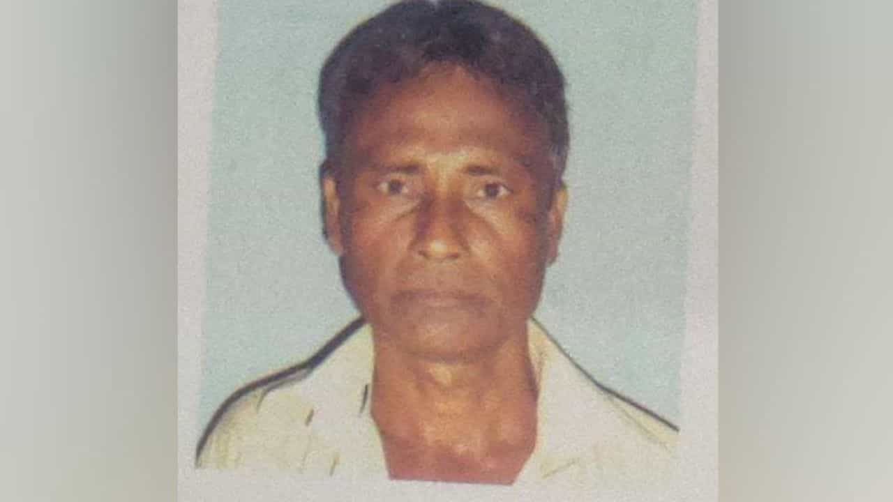 Malda farmer death: 'ওই জয়দেবের তন্ত্র-মন্ত্রেই তো অসুস্থ হয় সবাই'! সালিশিসভার নিদানেই খাওয়ানো হল মল-মূত্র, তারপরই উদ্ধার ঝুলন্ত দেহ Malda farmer death: 'ওই জয়দেবের তন্ত্র-মন্ত্রেই তো অসুস্থ হয় সবাই'! সালিশিসভার নিদানেই খাওয়ানো হল মল-মূত্র, তারপরই উদ্ধার ঝুলন্ত দেহ