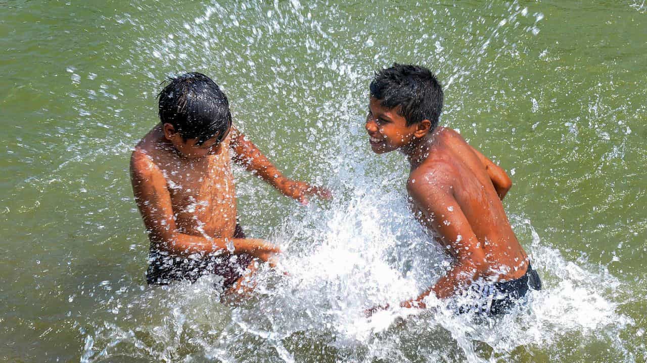 Heatwave in India: পুড়তে হবে 'হিটওয়েভে', এপ্রিল জুড়ে কী হবে আবহাওয়ার পরিস্থিতি, সতর্ক করল মৌসম ভবন Heatwave in India: পুড়তে হবে 'হিটওয়েভে', এপ্রিল জুড়ে কী হবে আবহাওয়ার পরিস্থিতি, সতর্ক করল মৌসম ভবন