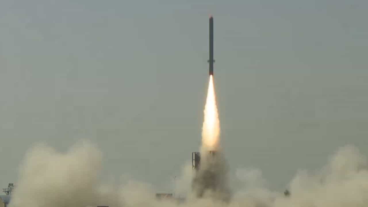 Nirbhay Missile: রেঞ্জের মধ্যে থাকছে চিন-পাকিস্তান, সমুদ্রের ওপর ১১১১ কিমি গতি তুলল ভারতের এই মিসাইল Nirbhay Missile: রেঞ্জের মধ্যে থাকছে চিন-পাকিস্তান, সমুদ্রের ওপর ১১১১ কিমি গতি তুলল ভারতের এই মিসাইল