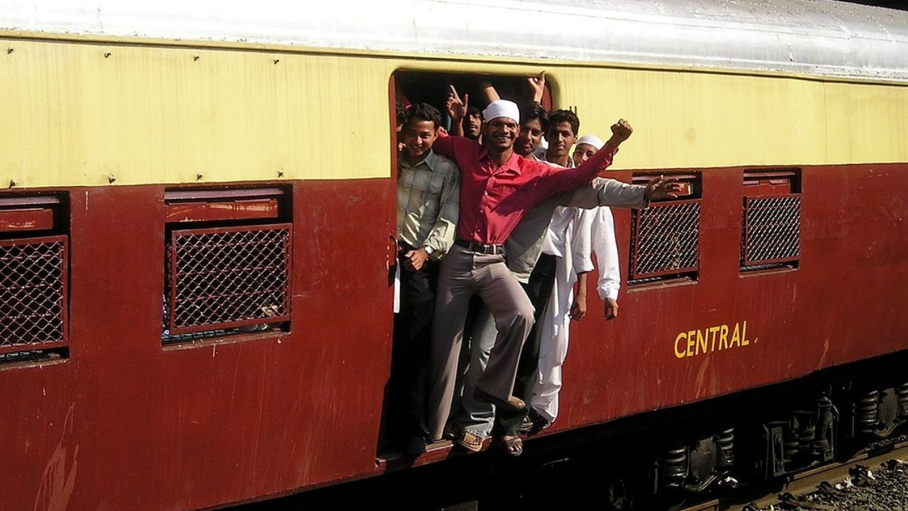 Railway: প্লেনের মতো ট্রেনেও কি থাকছে ‘ব্ল্যাক বক্স’? কী কাজ এটির
