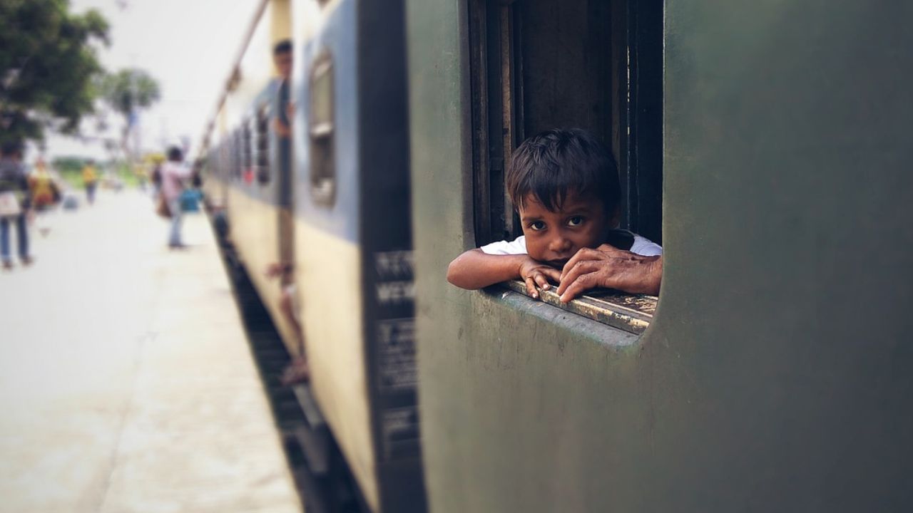 Indian Railway: প্লাটফর্মে আর নাকে আসবে না দুর্গন্ধ! বিশেষ টেকনোলজি ব্যবহার করছে রেল