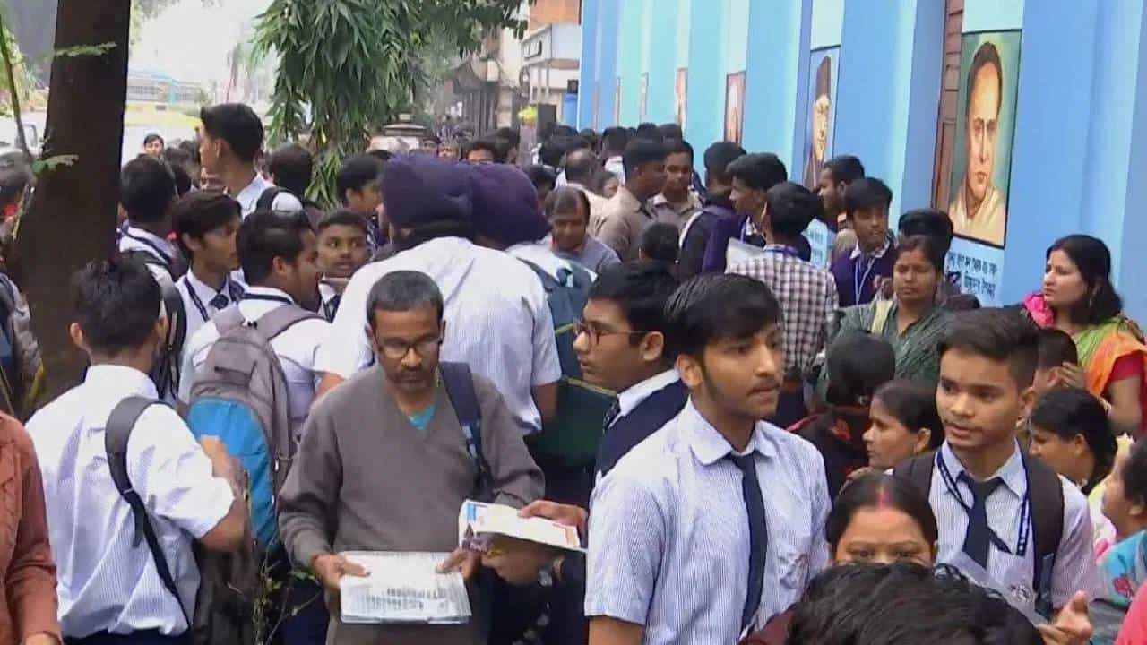 Madhyamik 2025: মাধ্যমিকের নির্ঘণ্ট ঘোষণা, ১০ ফেব্রুয়ারি থেকে শুরু, দেখে নিন কবে কোন পরীক্ষা Madhyamik 2025: মাধ্যমিকের নির্ঘণ্ট ঘোষণা, ১০ ফেব্রুয়ারি থেকে শুরু, দেখে নিন কবে কোন পরীক্ষা