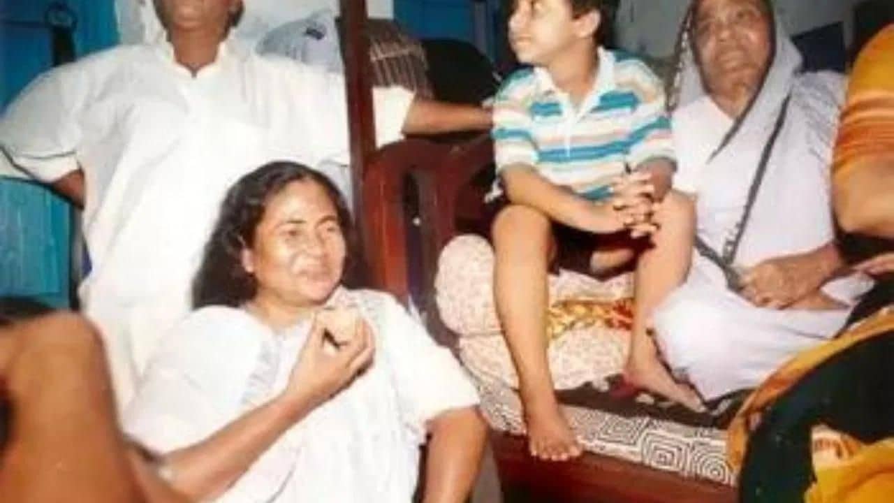 মমতা বন্দ্যোপাধ্যায়ের বাড়ির টিভিতে কী চলে জানেন? খোলসা করেন মুখ্যমন্ত্রী স্বয়ং...