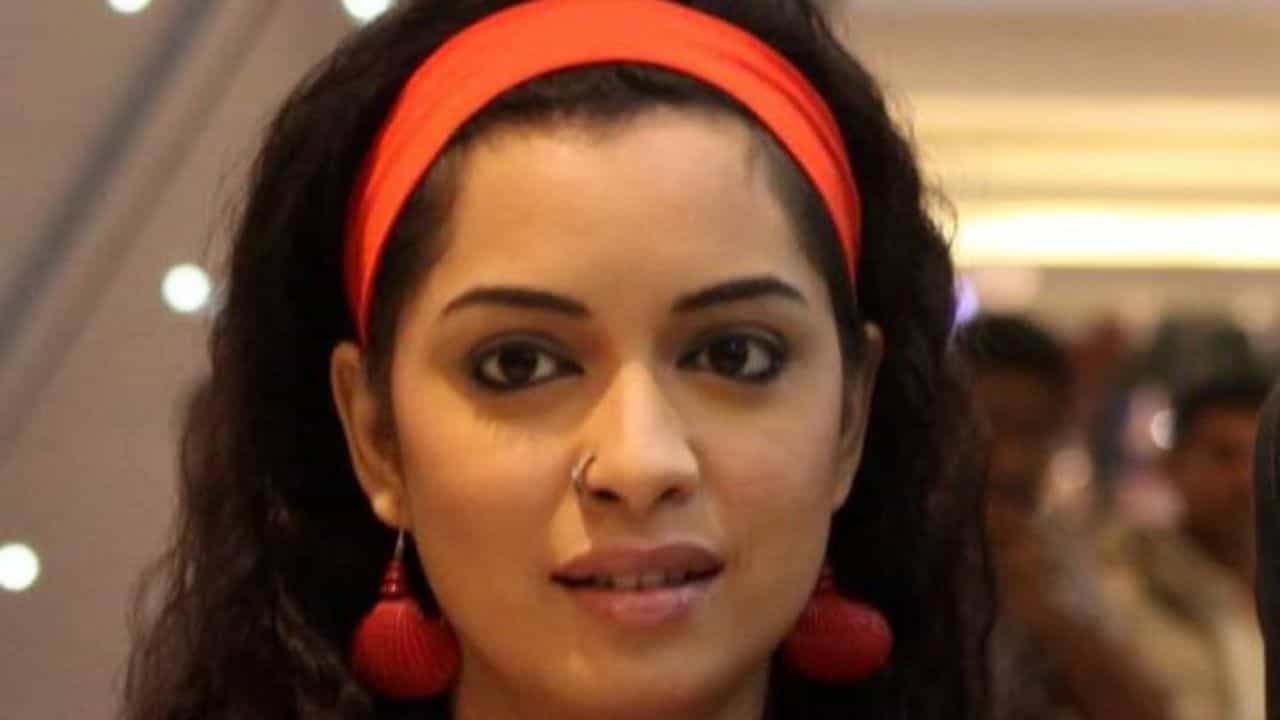 ট্রেনের কামরায় ডাকাতের থেকে বিয়ের প্রস্তাব পেলেন রিমঝিম, অভিনেত্রীর সঙ্গে কী ঘটে? ট্রেনের কামরায় ডাকাতের থেকে বিয়ের প্রস্তাব পেলেন রিমঝিম, অভিনেত্রীর সঙ্গে কী ঘটে?
