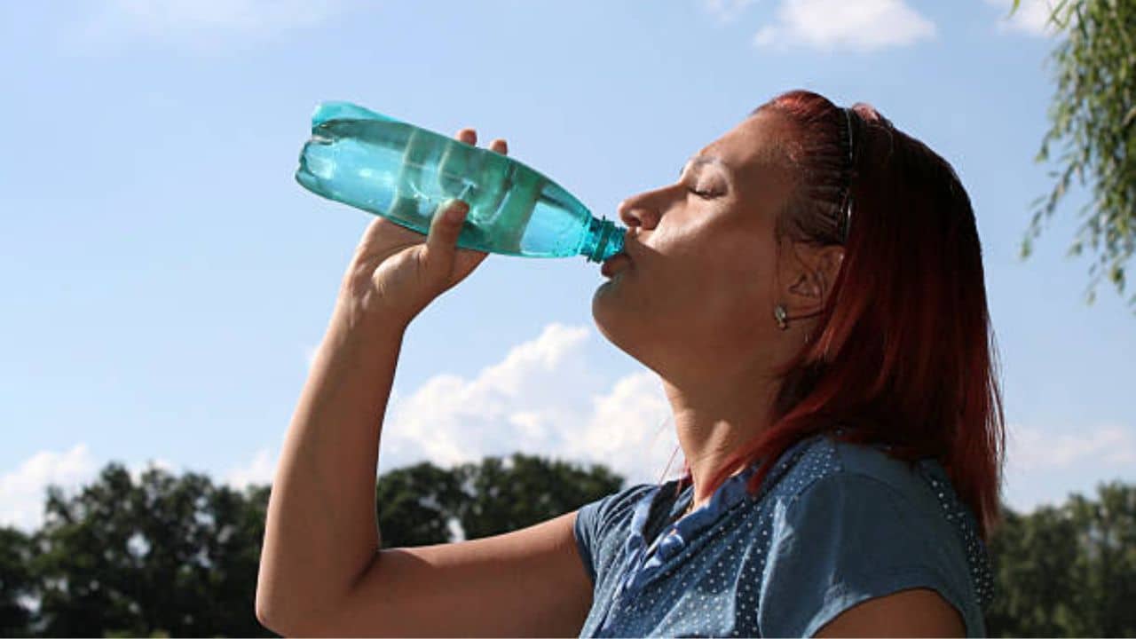 Heat the Beat: কাঠফাটা রোদে অফিসে বেরোতে হচ্ছে, এই ৫ টিপস না মানলে অসুস্থ হয়ে পড়তে পারেন