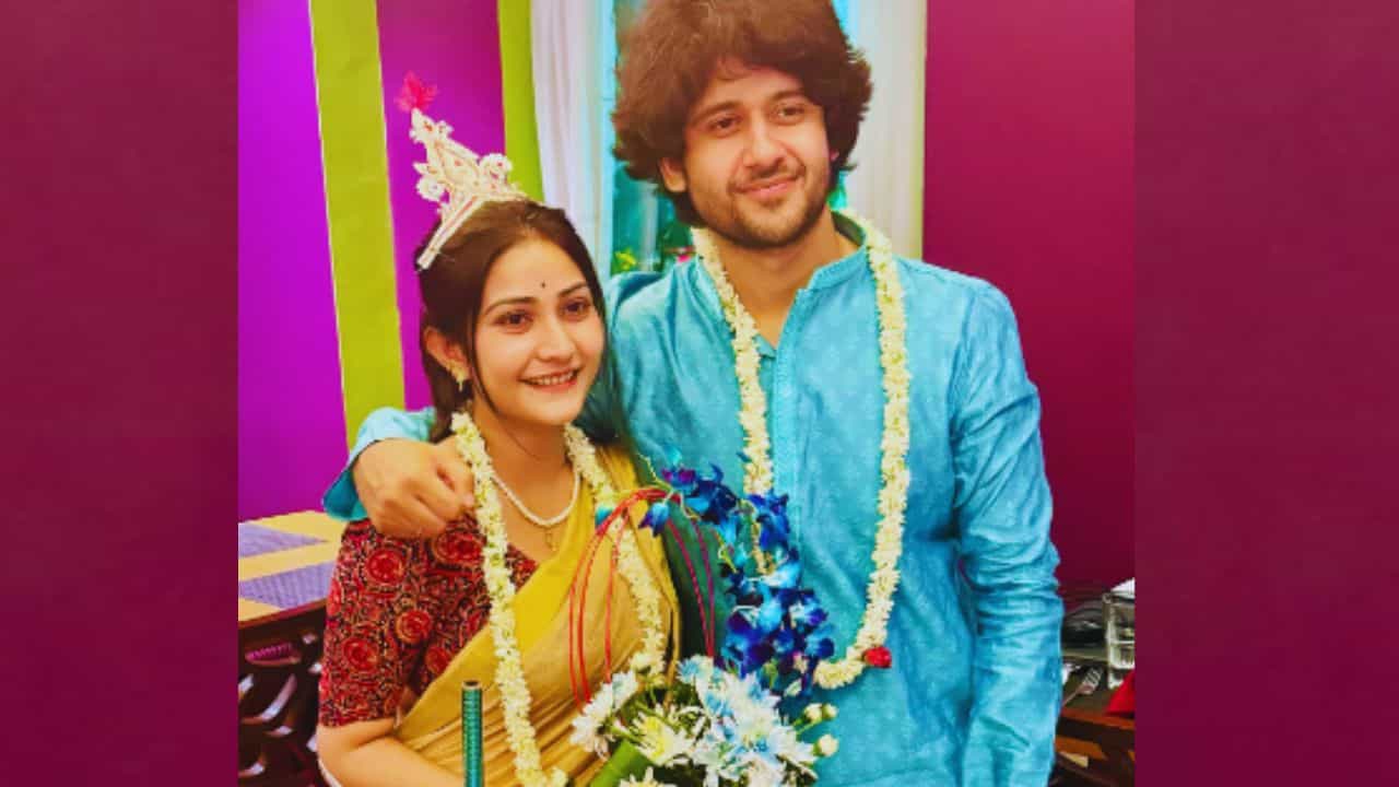 ৯ তারিখের আগেই বিয়ে সারলেন আদৃত-কৌশাম্বী? 'হঠাৎ করেই...' ৯ তারিখের আগেই বিয়ে সারলেন আদৃত-কৌশাম্বী? 'হঠাৎ করেই...'