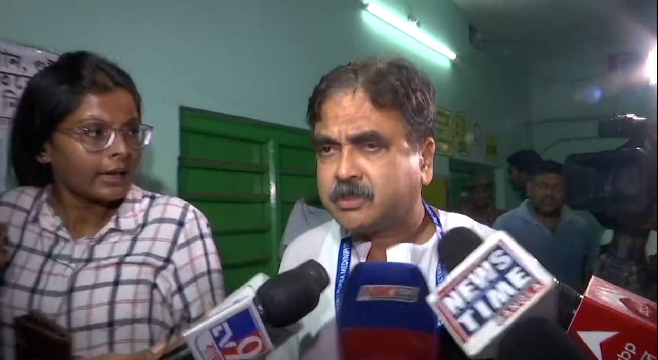 Tamluk Abhijit Ganguly Loksabha Election 2024: চাকরিপ্রার্থীদের একদা ভগবান অভিজিৎ কি ঘুরিয়ে ফেললেন খেলা? শুভেন্দুর কেন্দ্রে গণনার শুরুতেই যা হল...